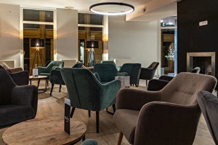 Lobby-Bar mit offenem Kamin WP Hotel Saint-Sauveur